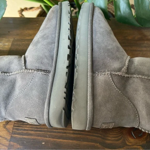 UGG Classic Short II Grey Suede Fur Lined Boots US7 - Picture 11 of 17